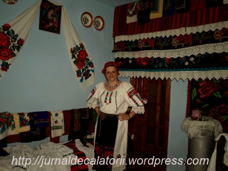 Costum popular femeiesc Maramures